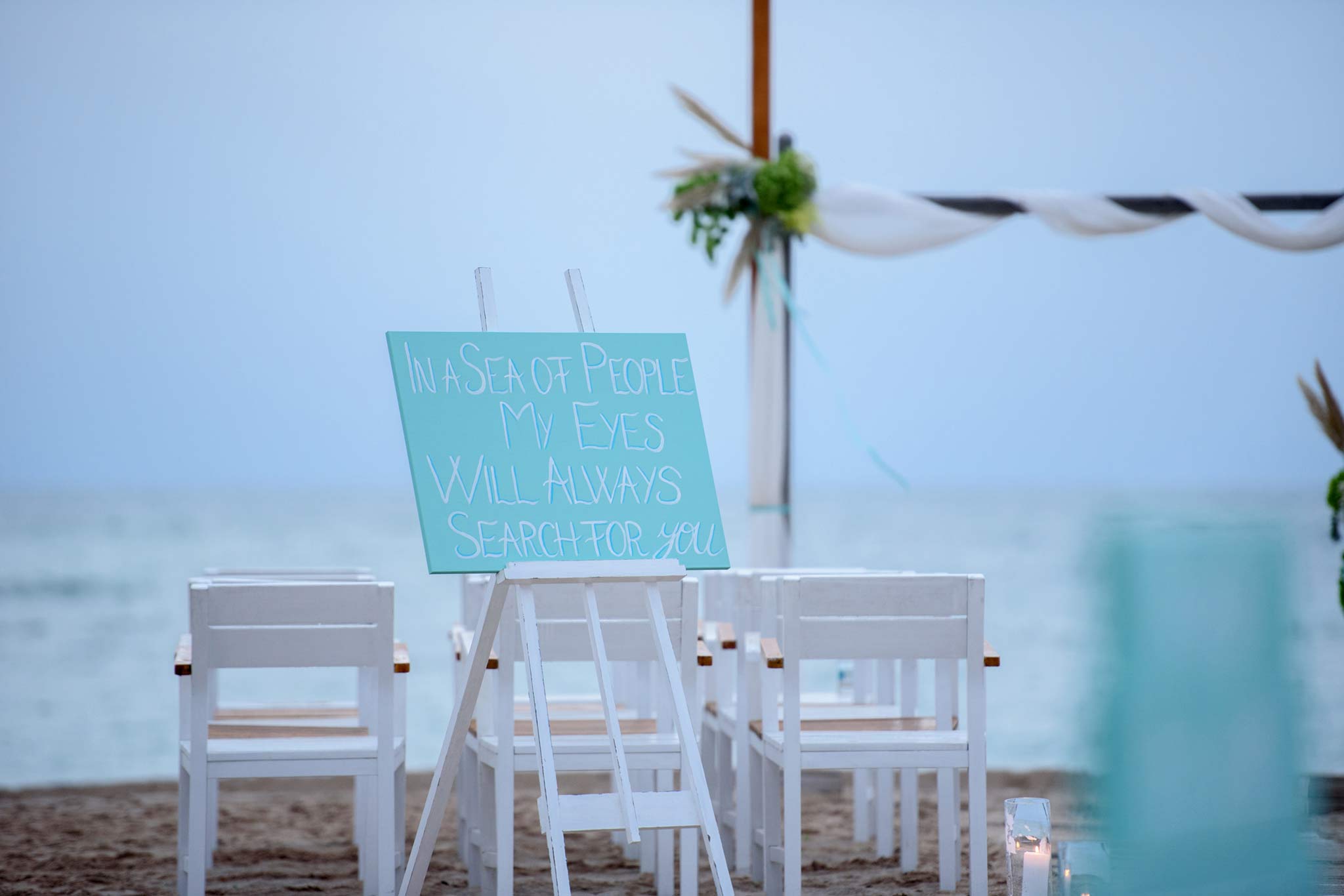 Nuntă pe plajă organizată în România