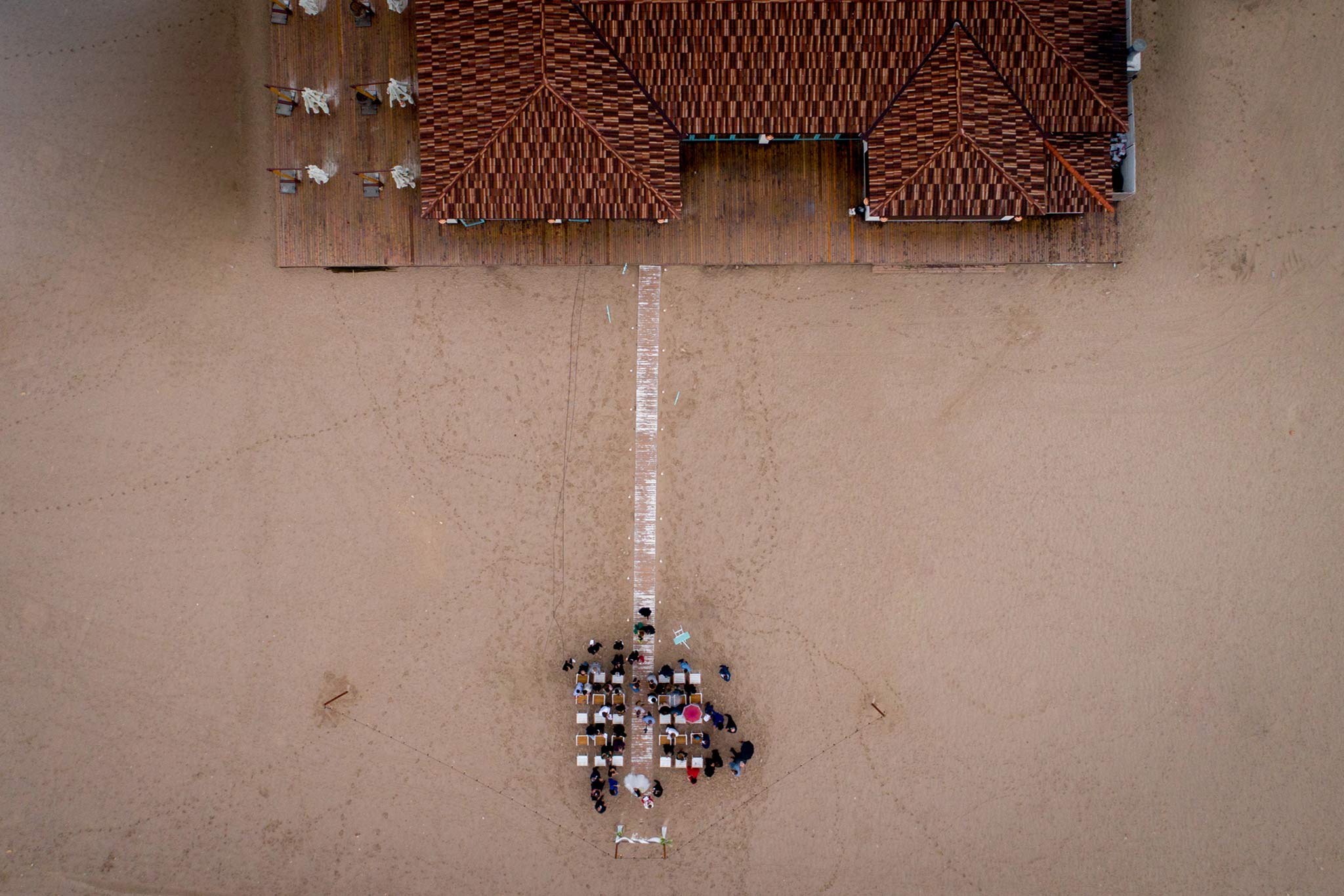Nuntă pe plajă organizată în România
