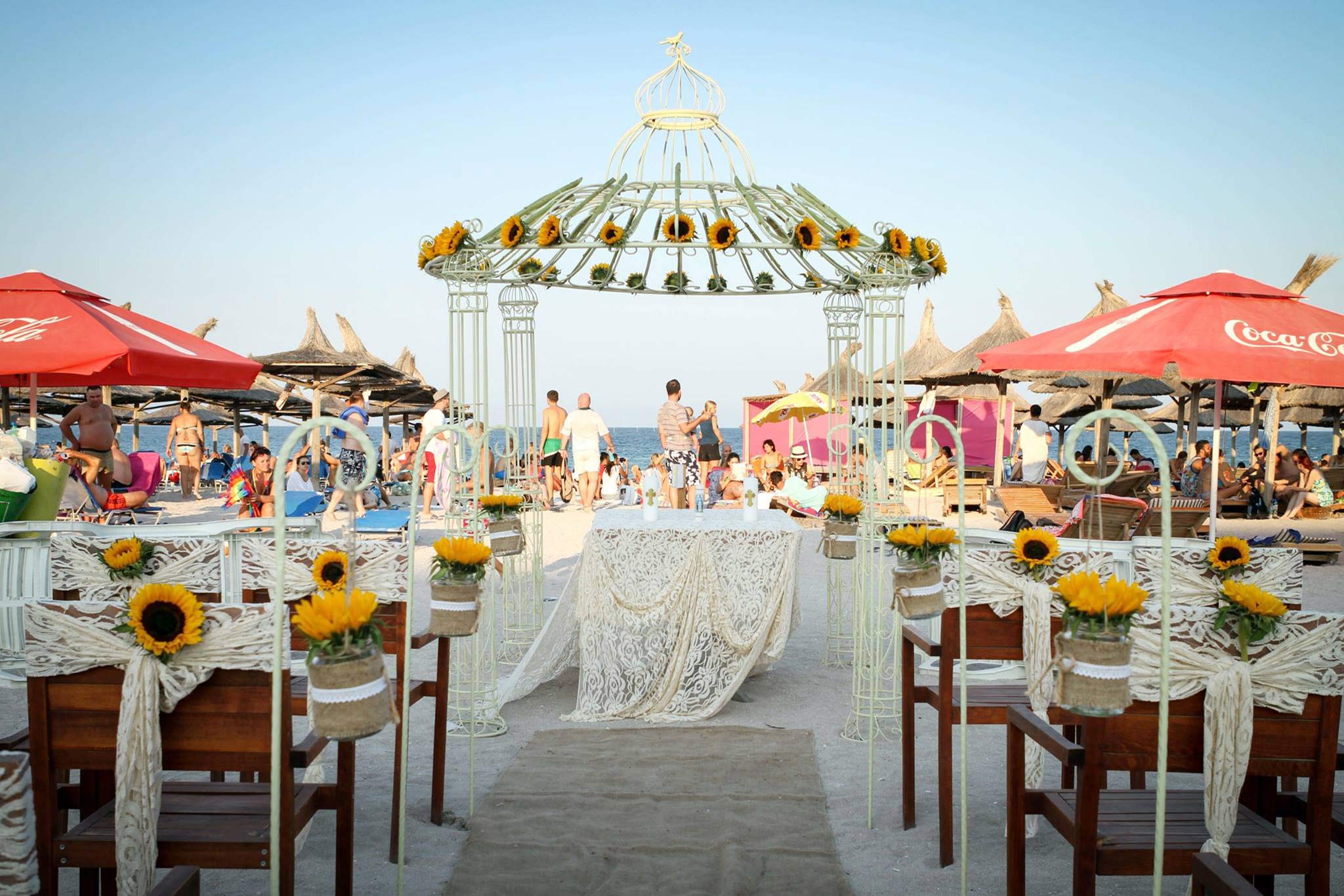 Nuntă pe plajă organizată în România