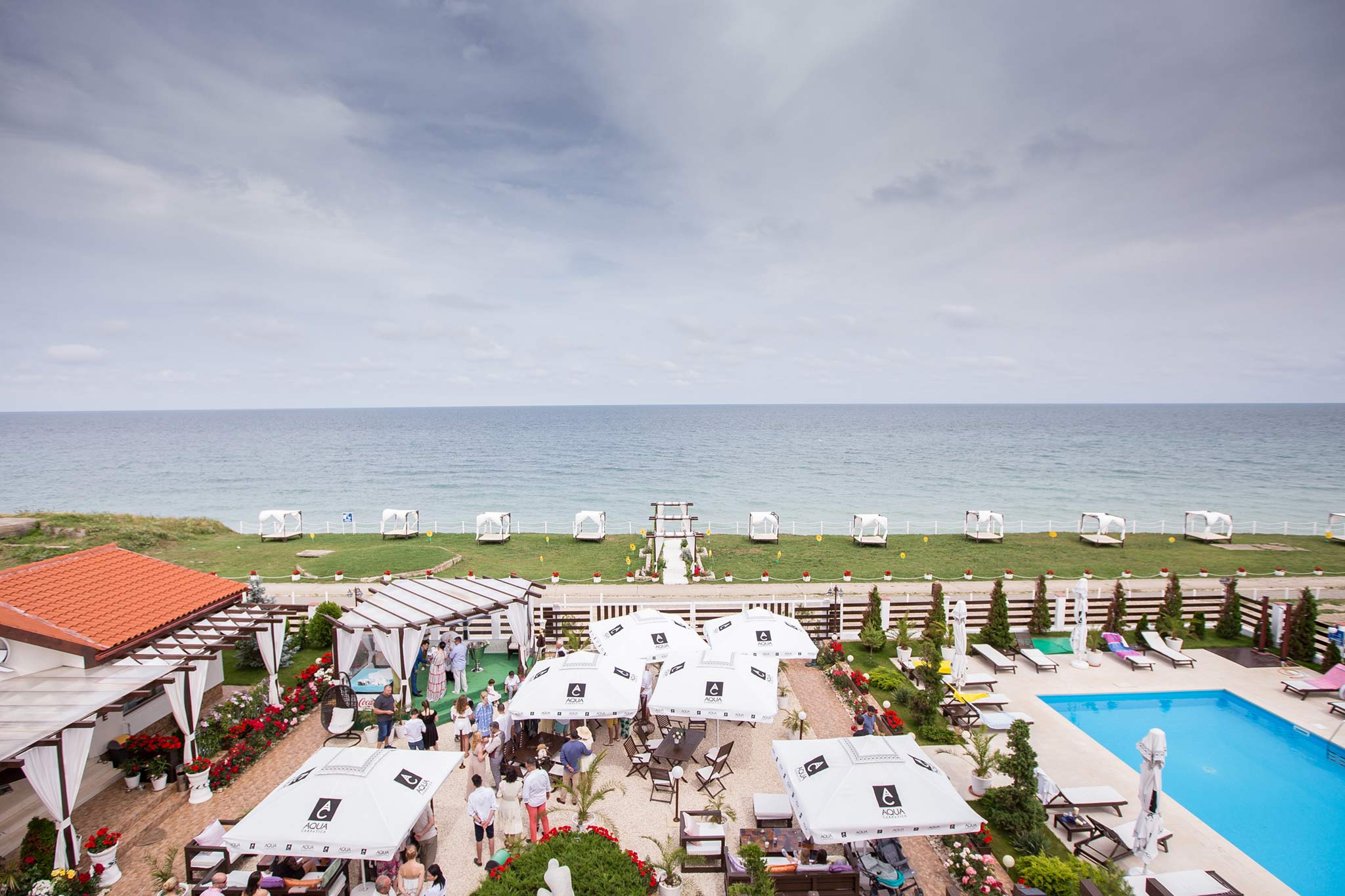 Nuntă pe plajă organizată în România