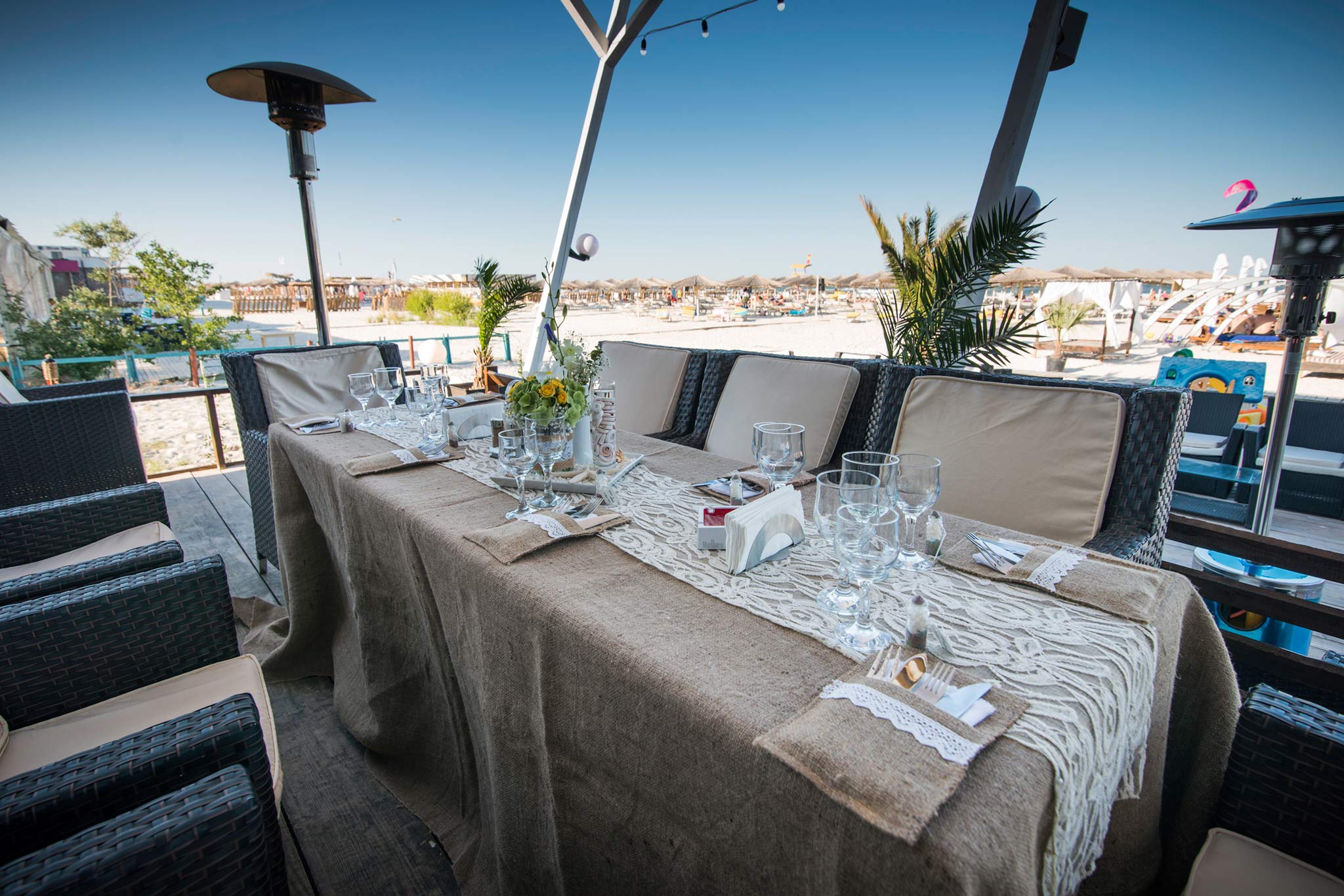 Nuntă pe plajă organizată în România