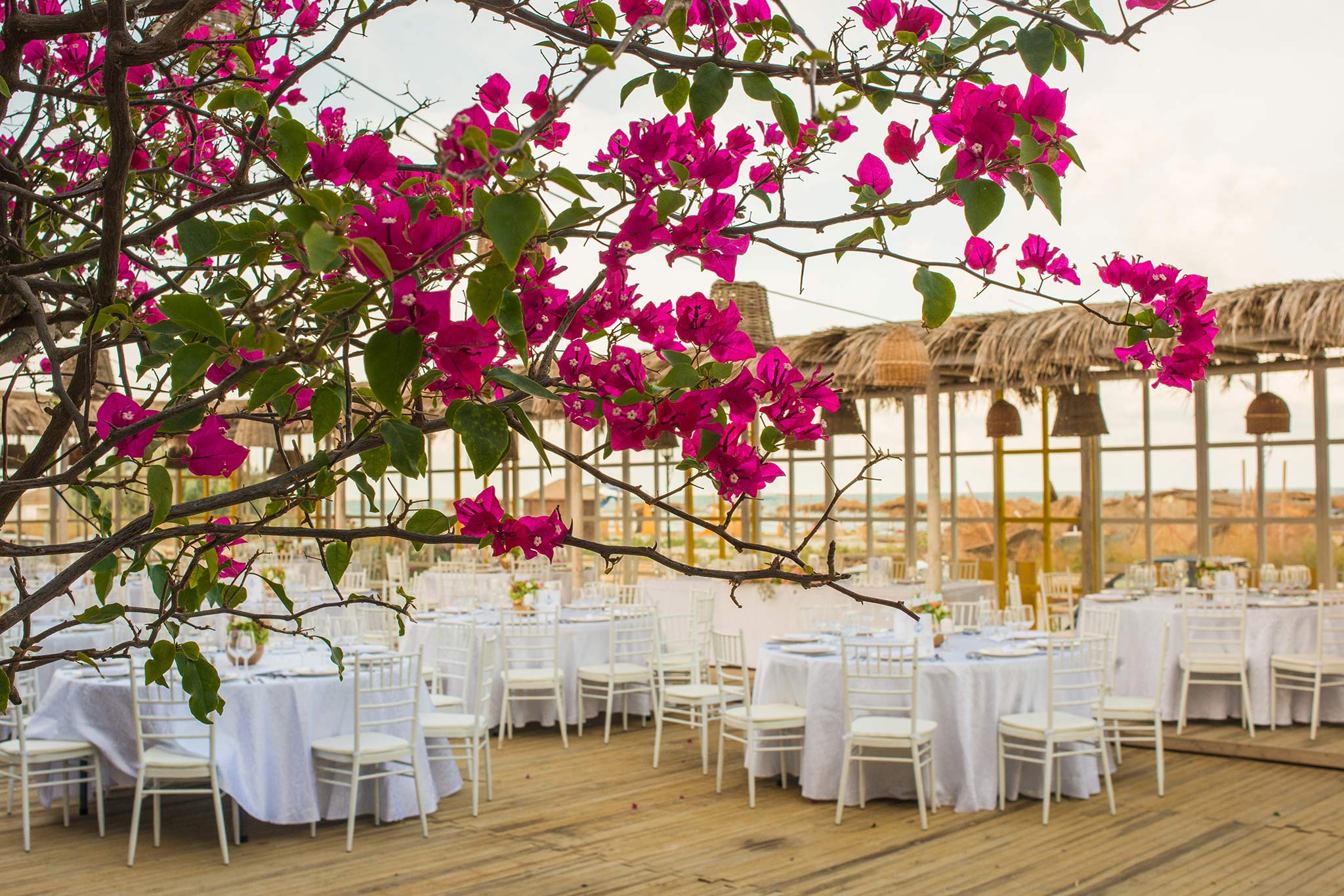 Nuntă pe plajă organizată în România