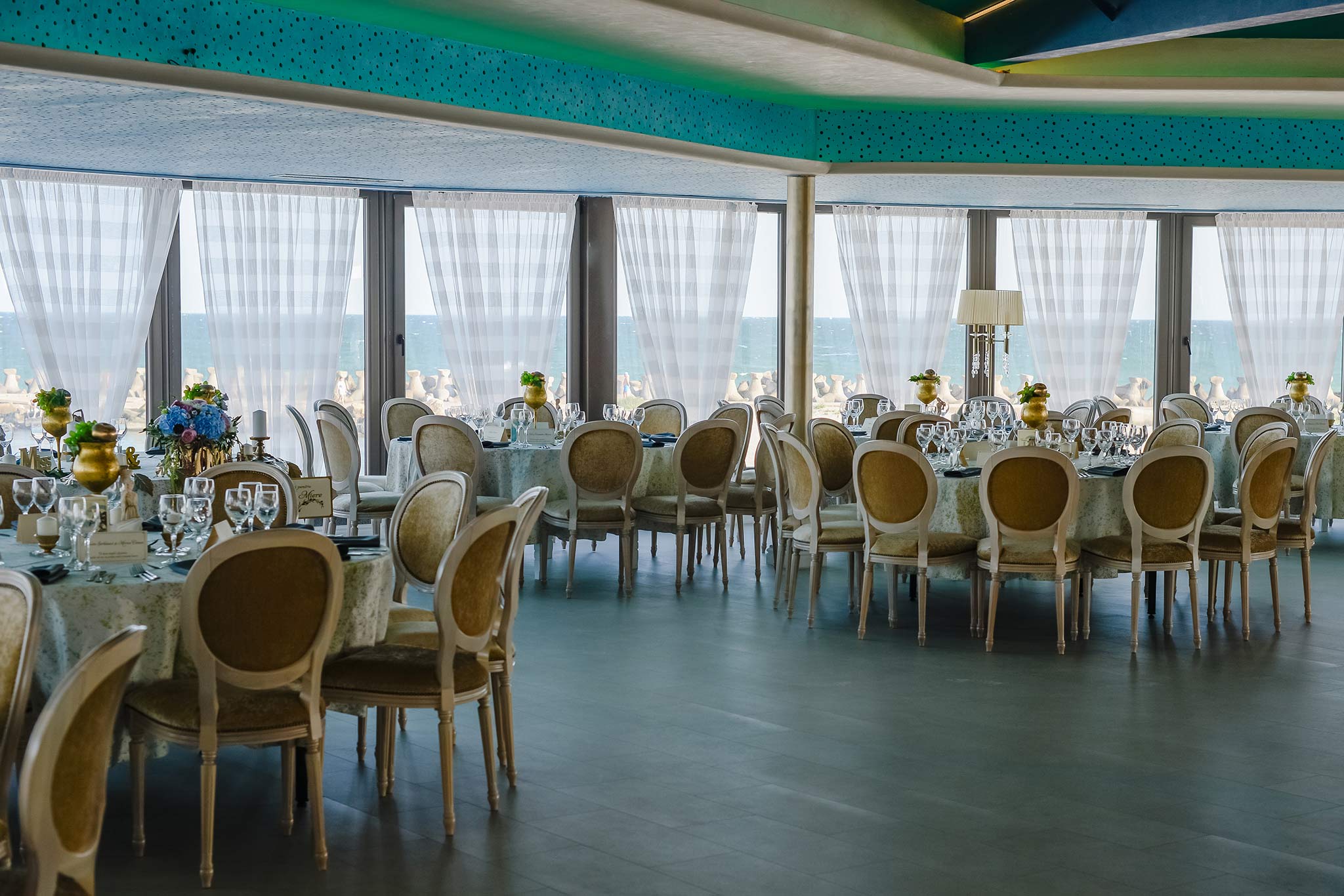 Nuntă pe plajă organizată în România