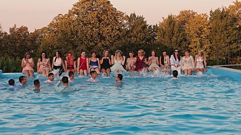 nunta la piscina conac polizu