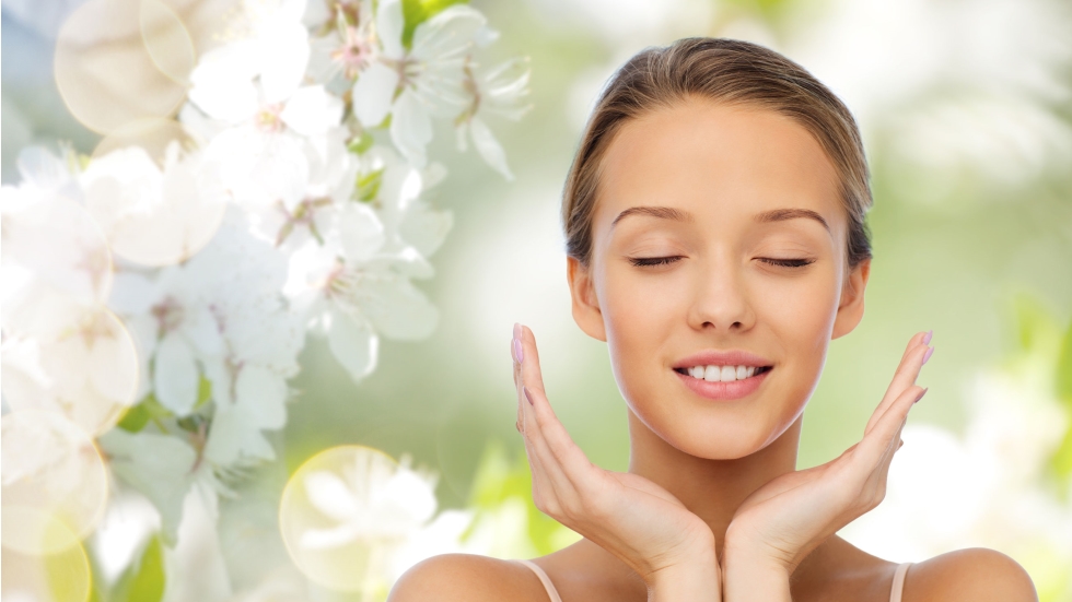 5 beneficii ale produselor pentru îngrijirea tenului pe bază de alge marine