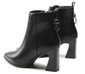 Botine negre de toamnă