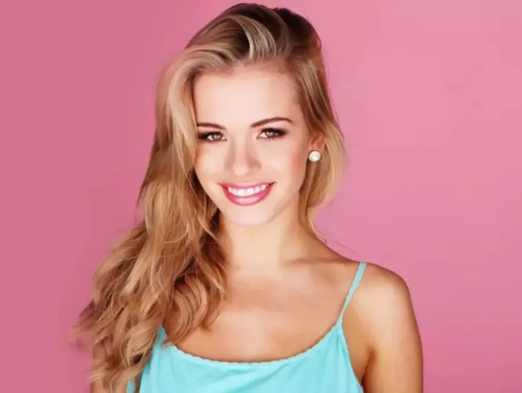 Top 6 nuanțe de păr care te întineresc cu 10 ani